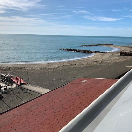 Roma Meraviglioso Attico Sul Mare Ладисполи Экстерьер фото